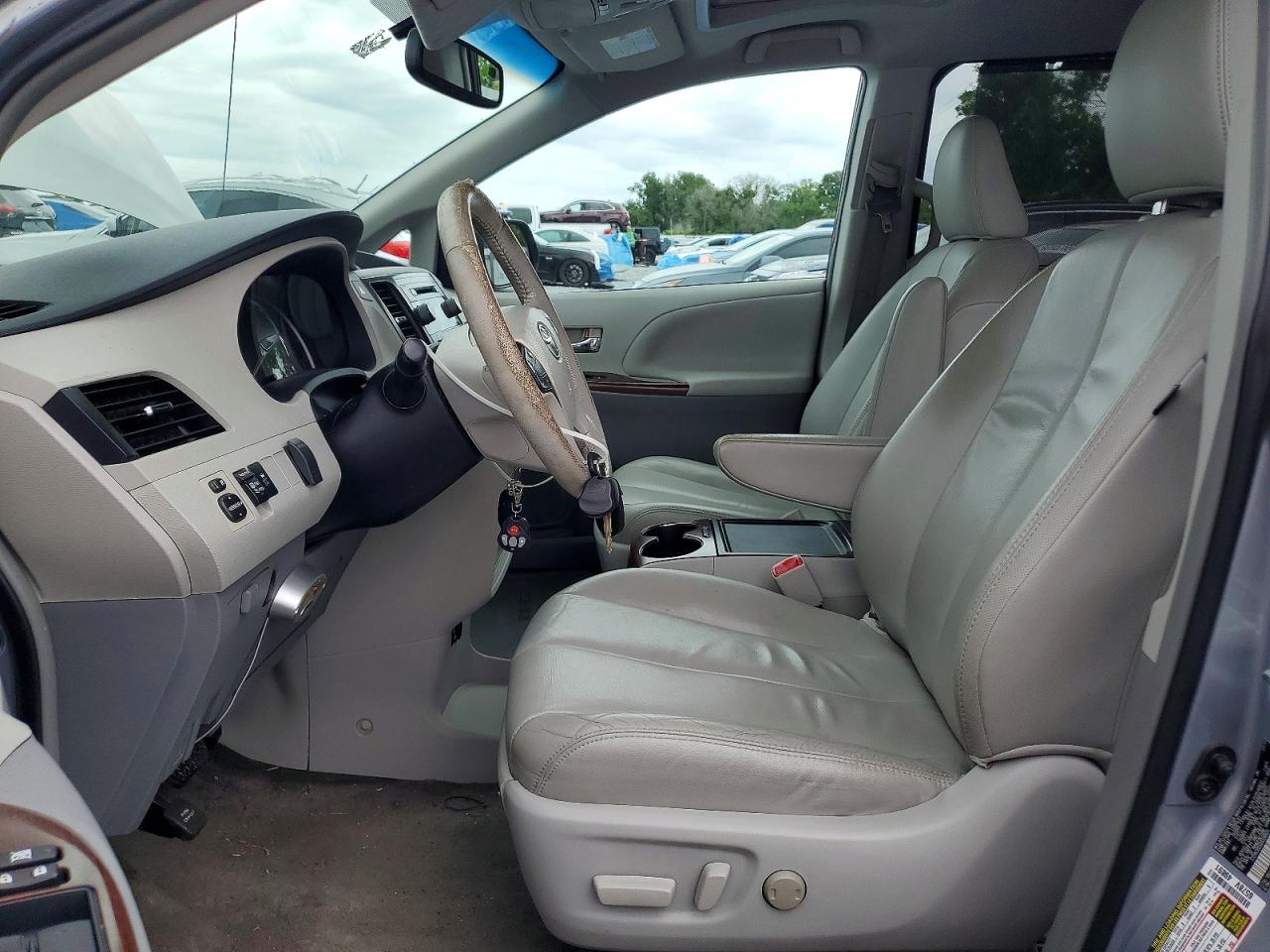 Toyota Sienna Xle 8-passenger