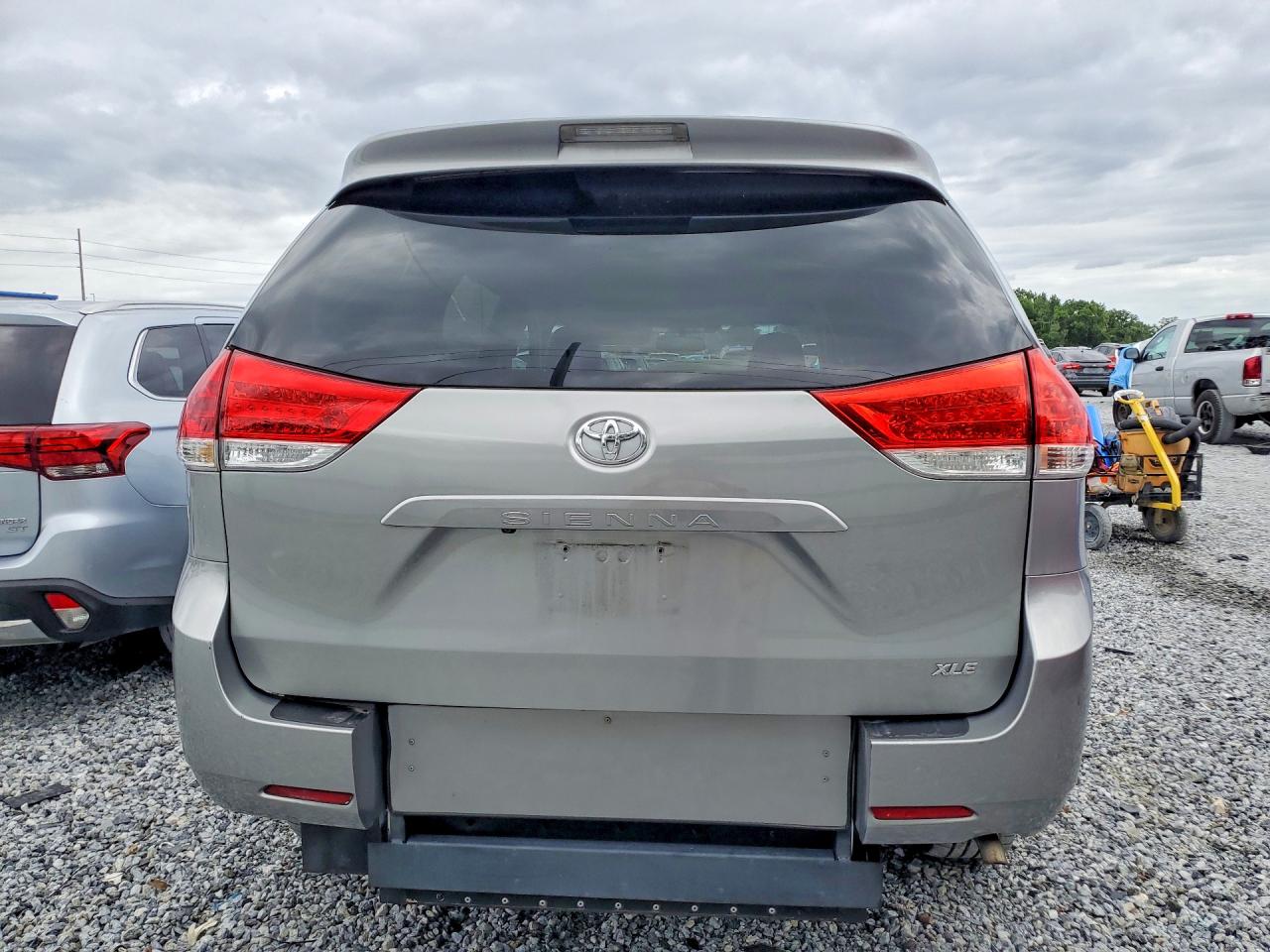 Toyota Sienna Xle 8-passenger