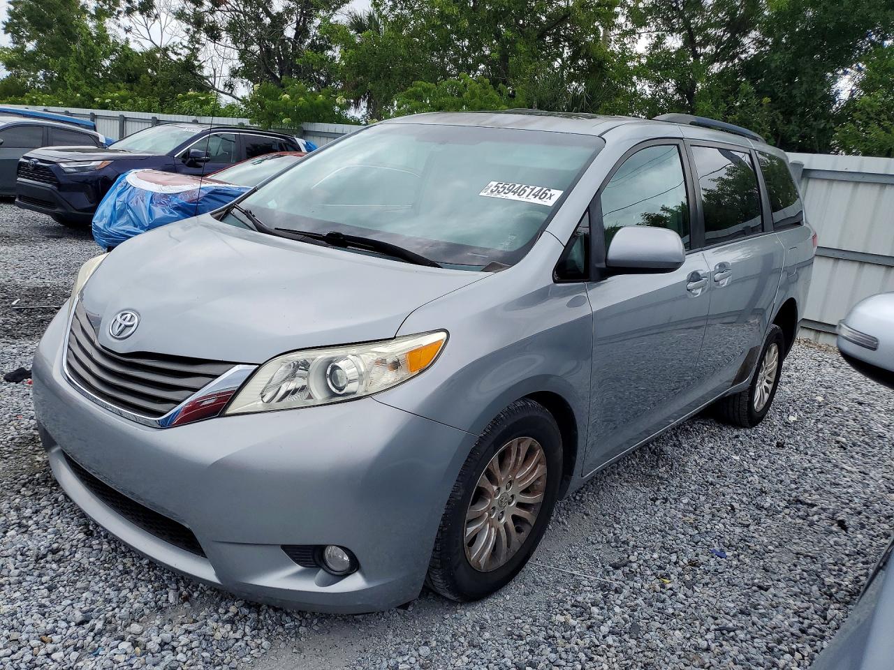 Salvage Toyota Sienna Image