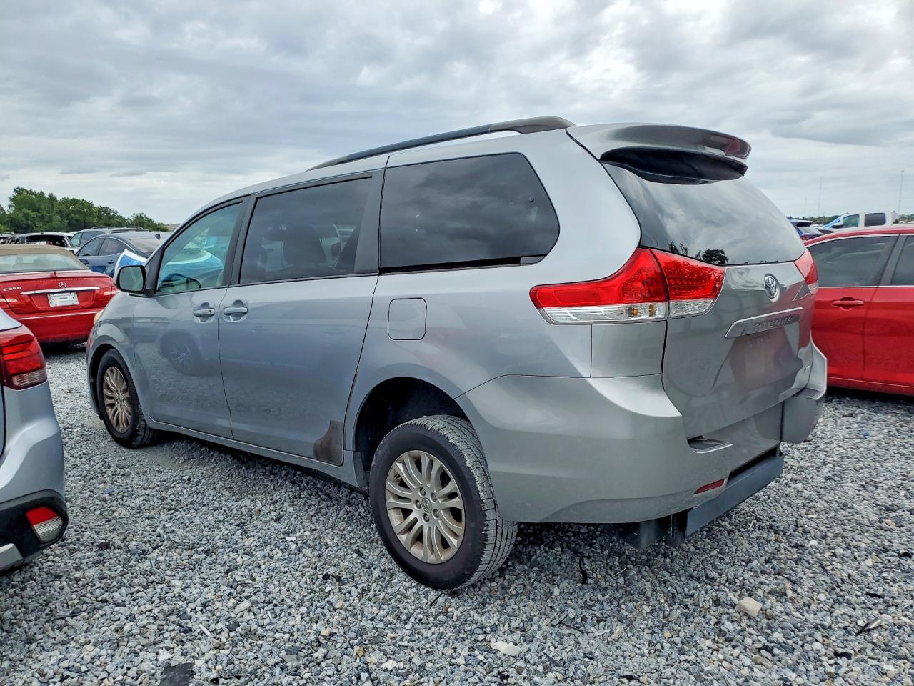 Toyota Sienna Xle 8-passenger