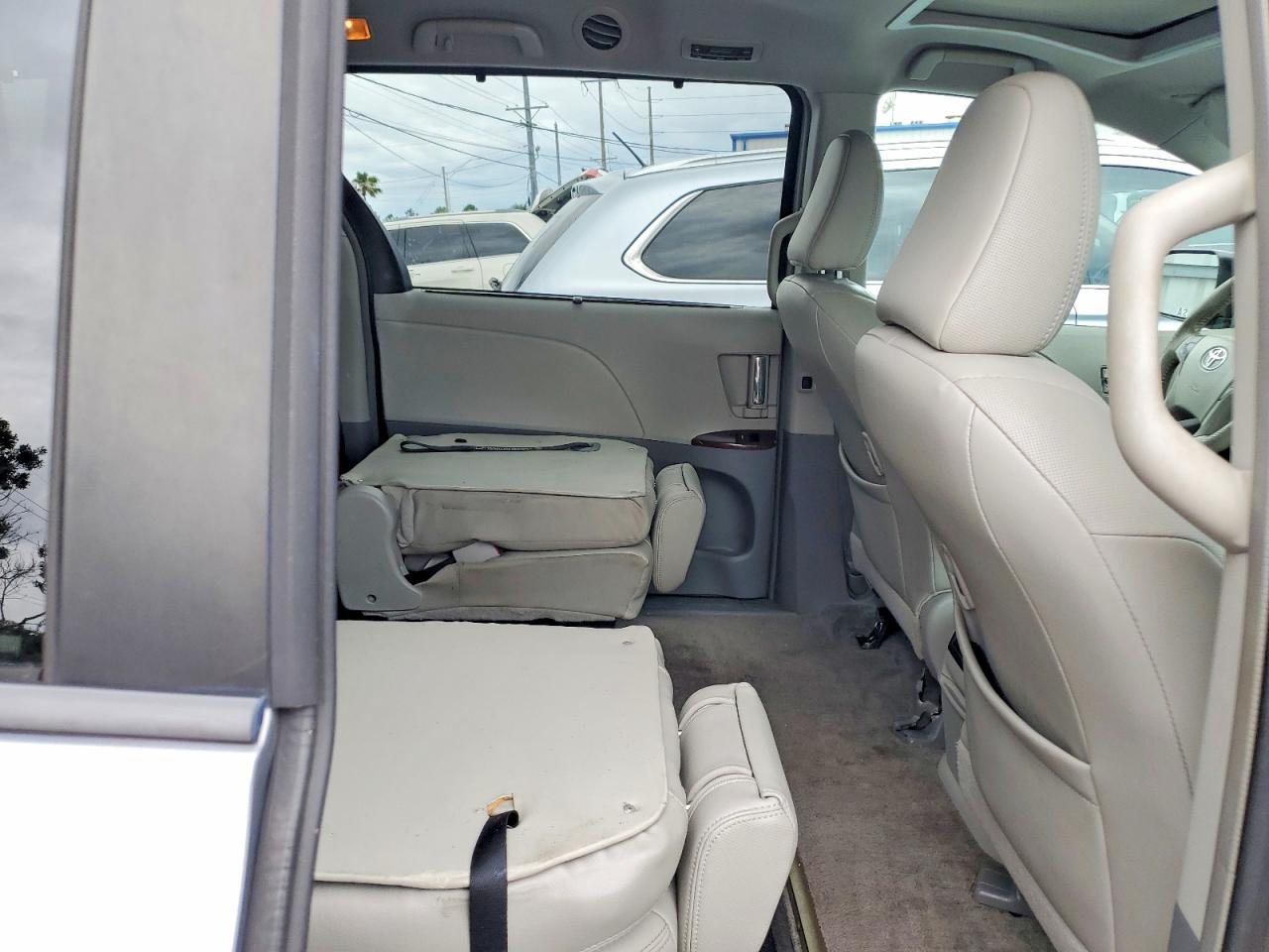 Toyota Sienna Xle 8-passenger