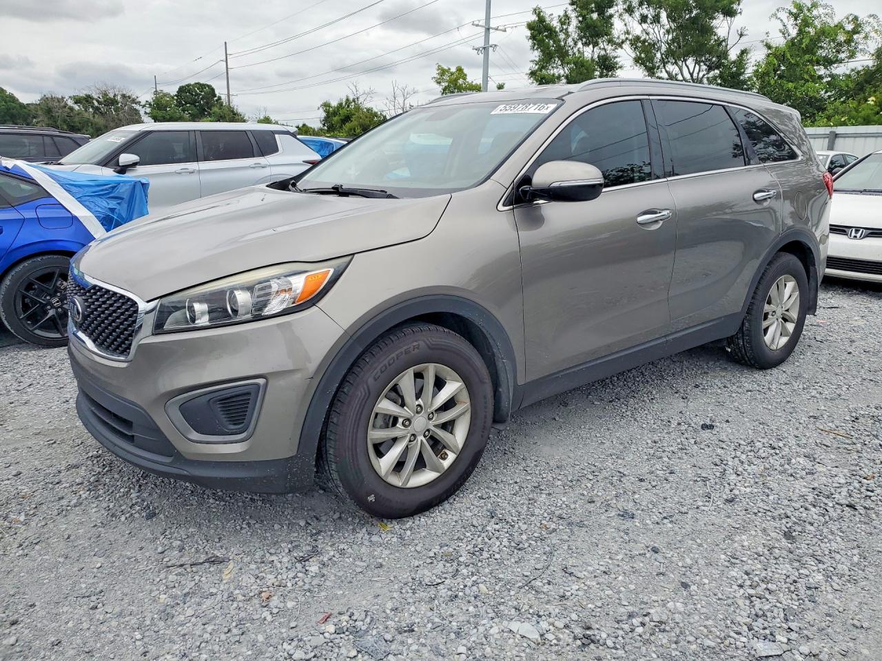 Salvage Kia Sorento Image