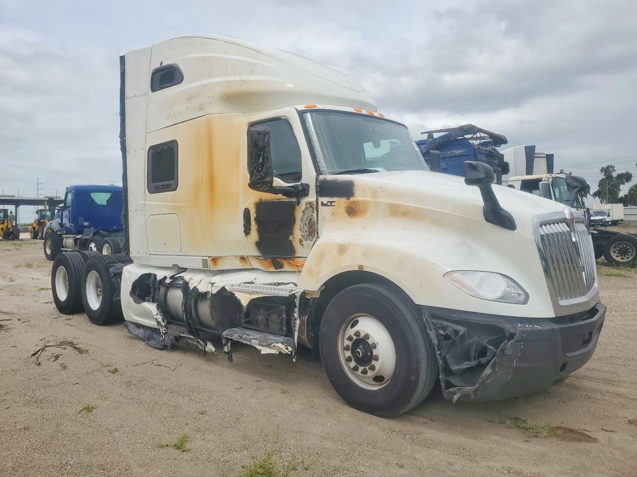 2023 International Lt625
