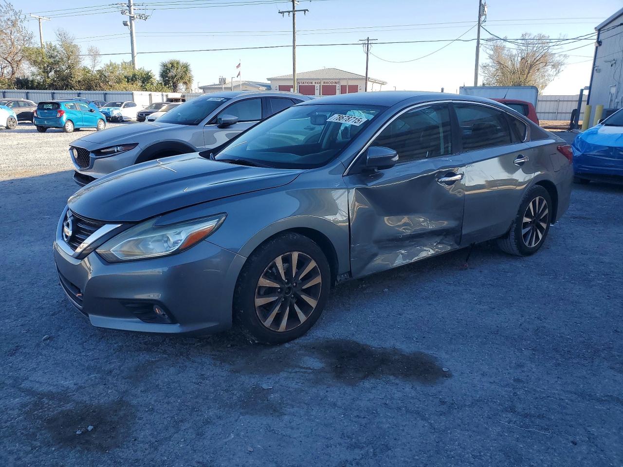 Salvage Nissan Altima Image