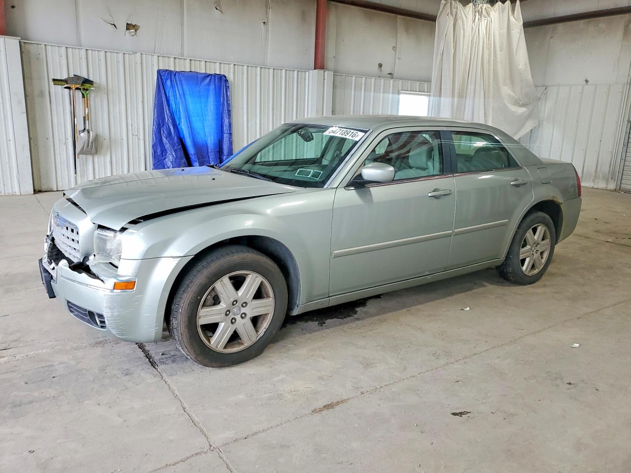 Salvage Chrysler 300 Image