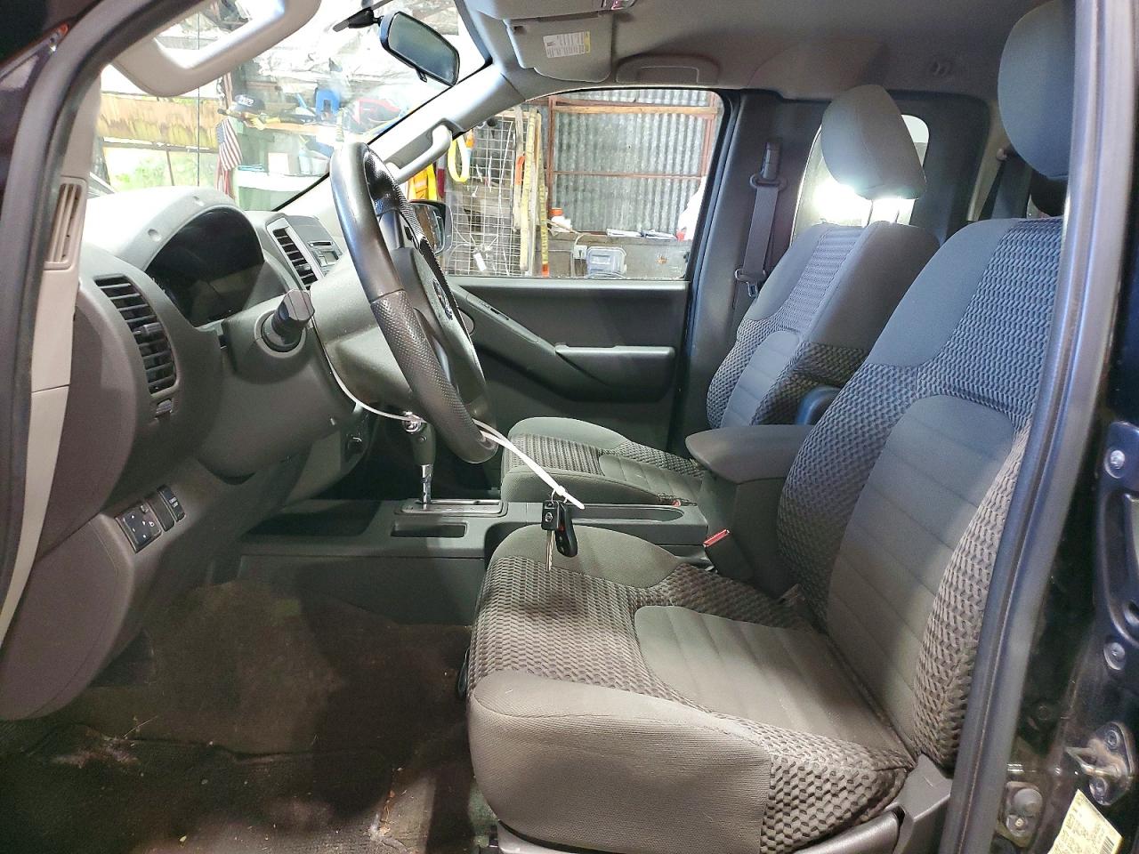 Nissan Frontier Sv V6