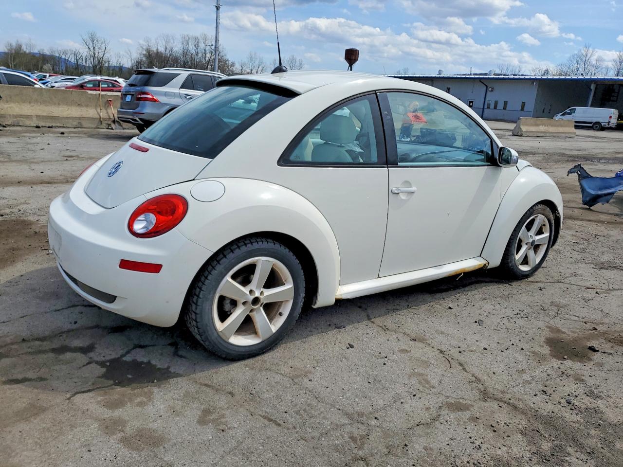 Volkswagen Beetle Triple White