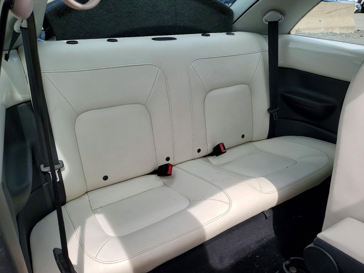 Volkswagen Beetle Triple White