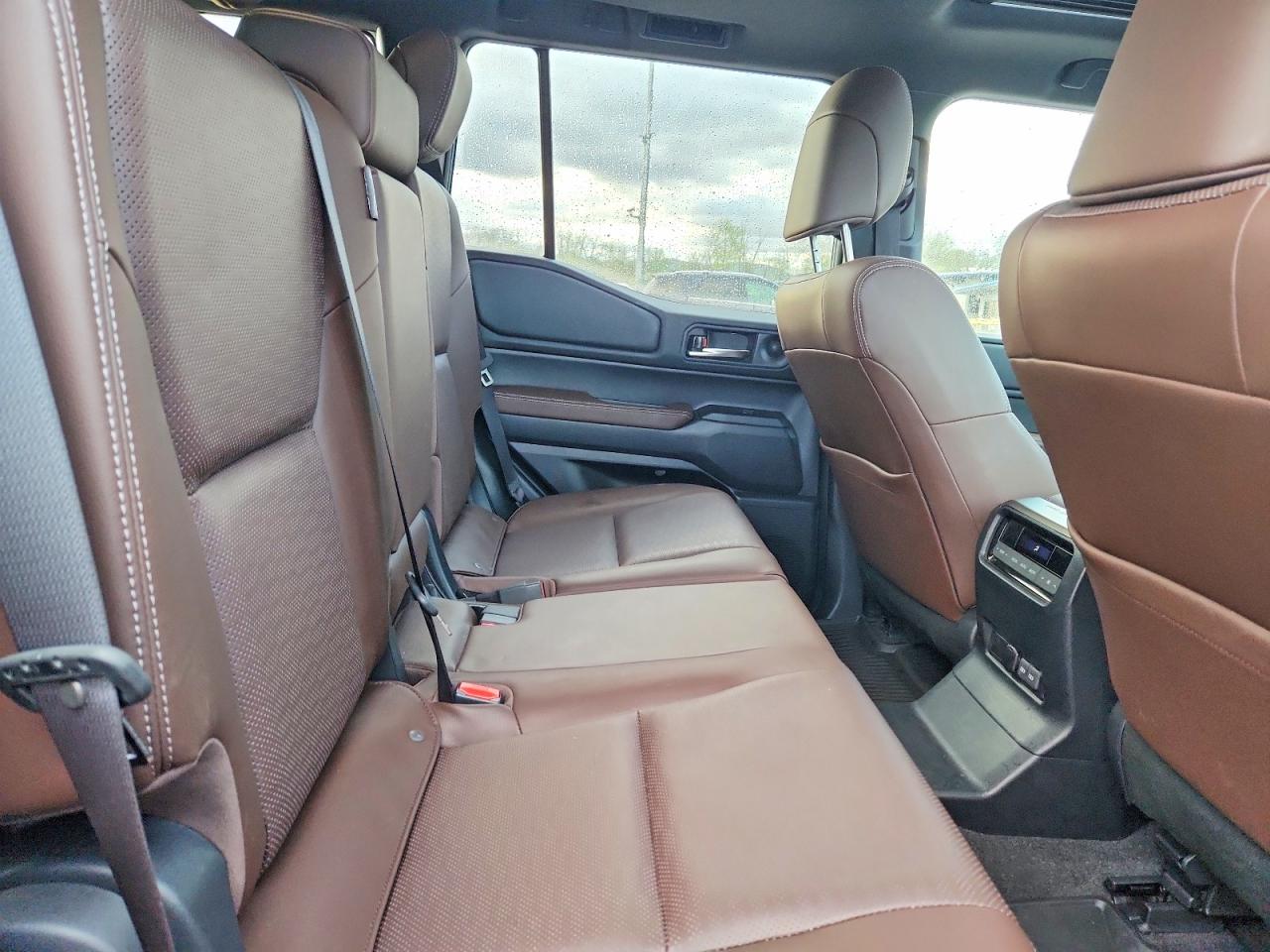 Toyota Land Cruis Base