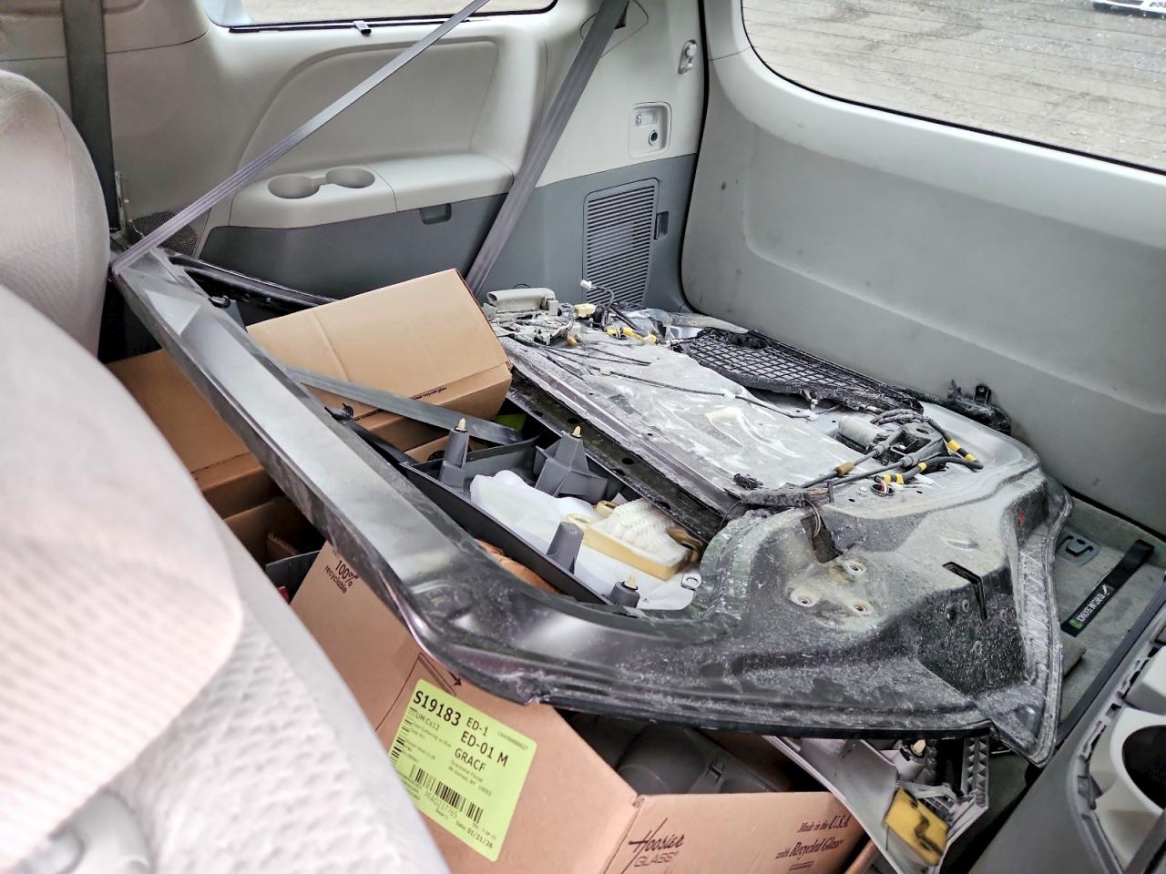Toyota Sienna Le