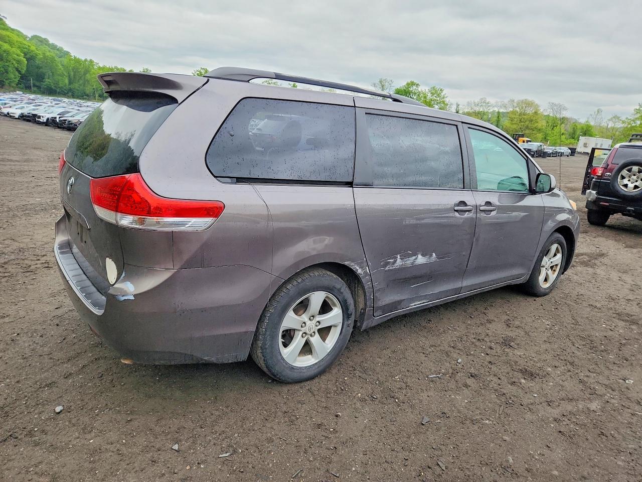 Toyota Sienna Le