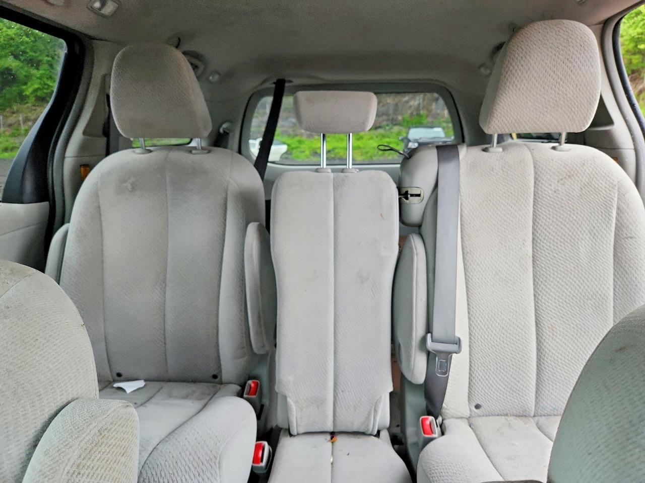 Toyota Sienna Le