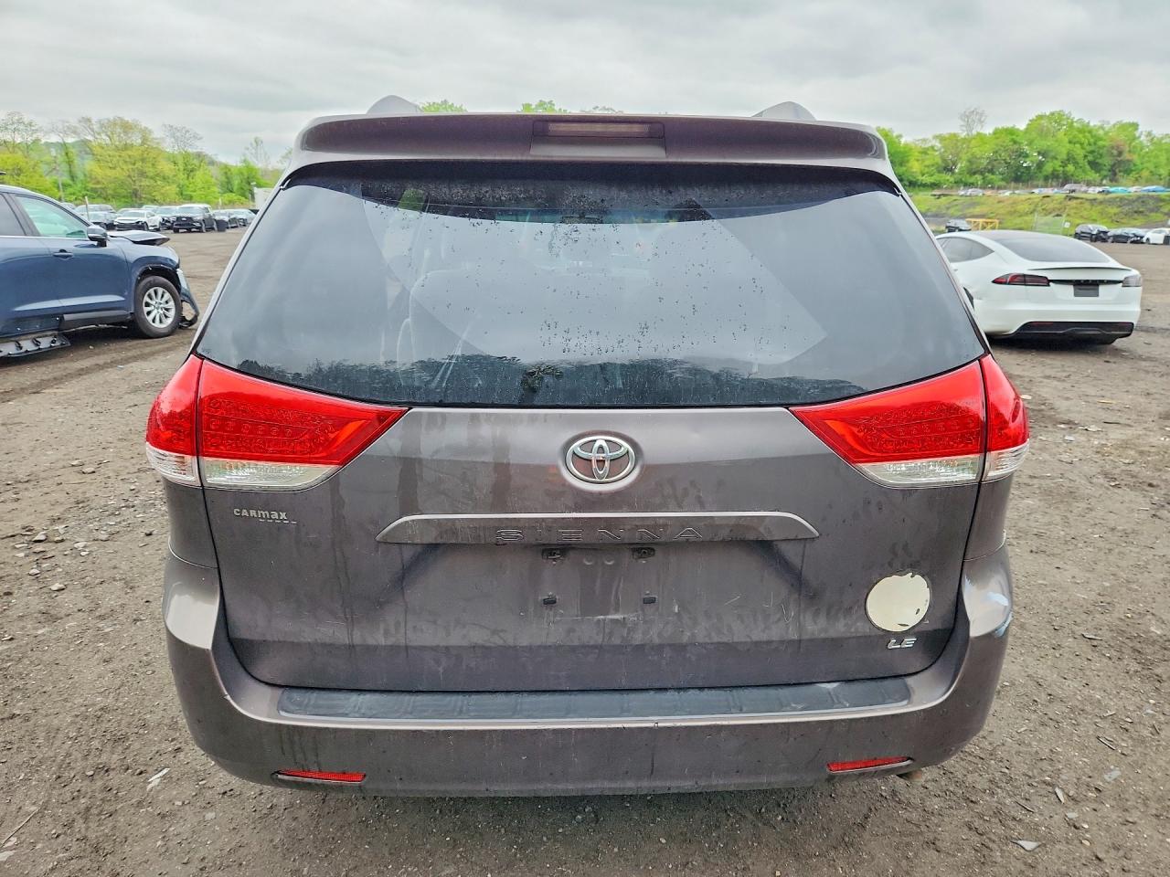 Toyota Sienna Le