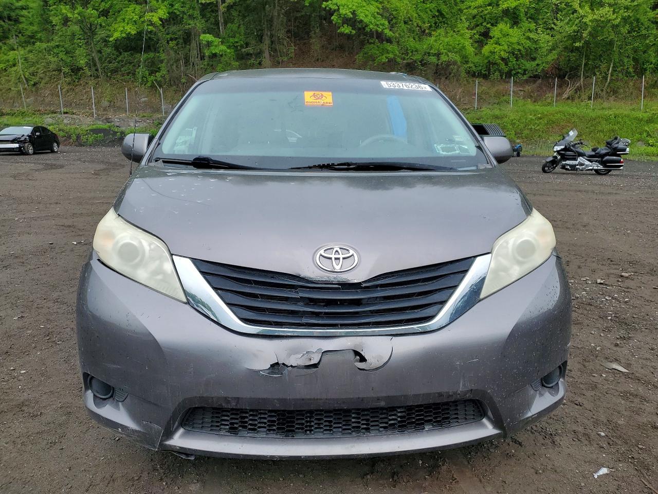 Toyota Sienna Le