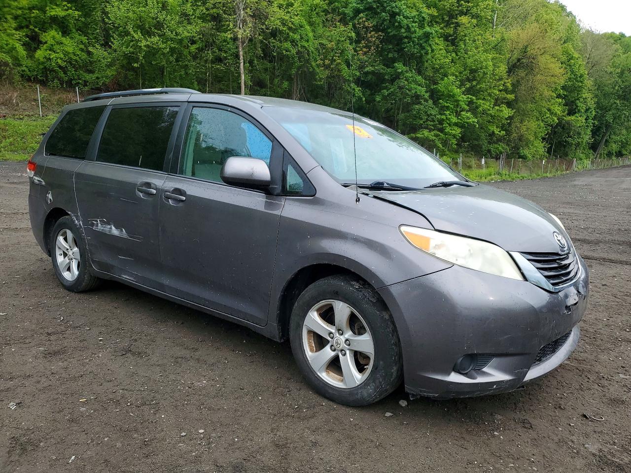 Toyota Sienna Le