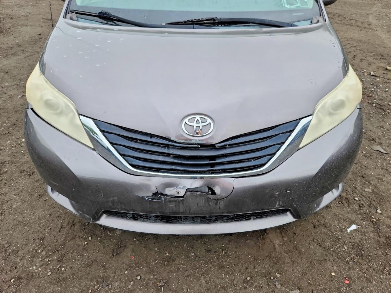 Toyota Sienna Le