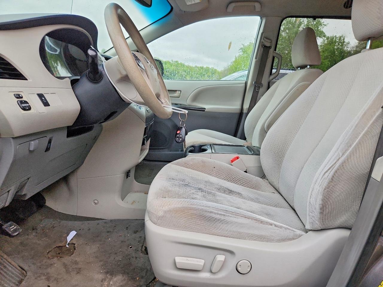 Toyota Sienna Le