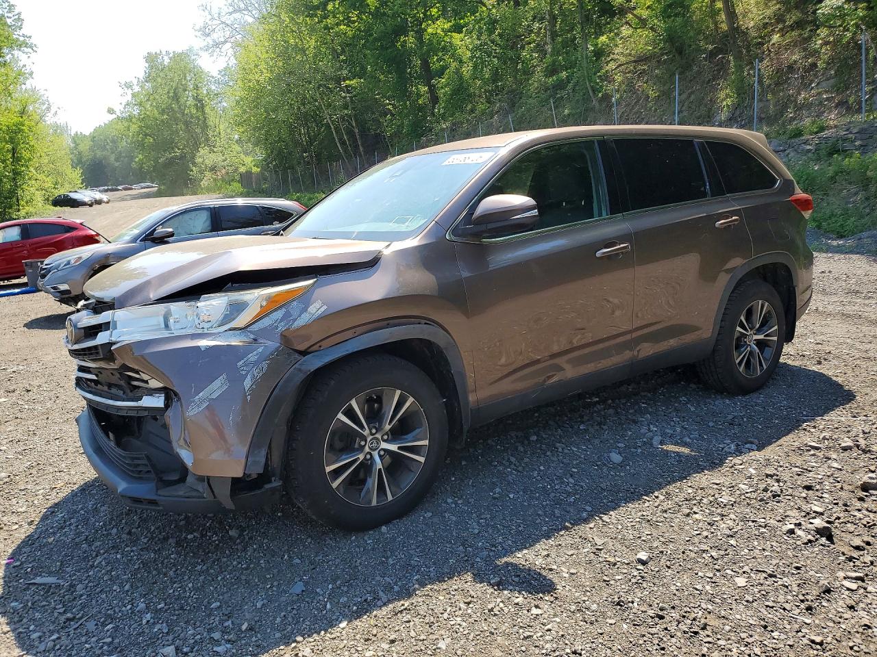 Salvage Toyota Highlander Image