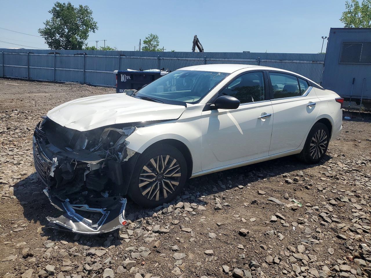 Salvage Nissan Altima Image
