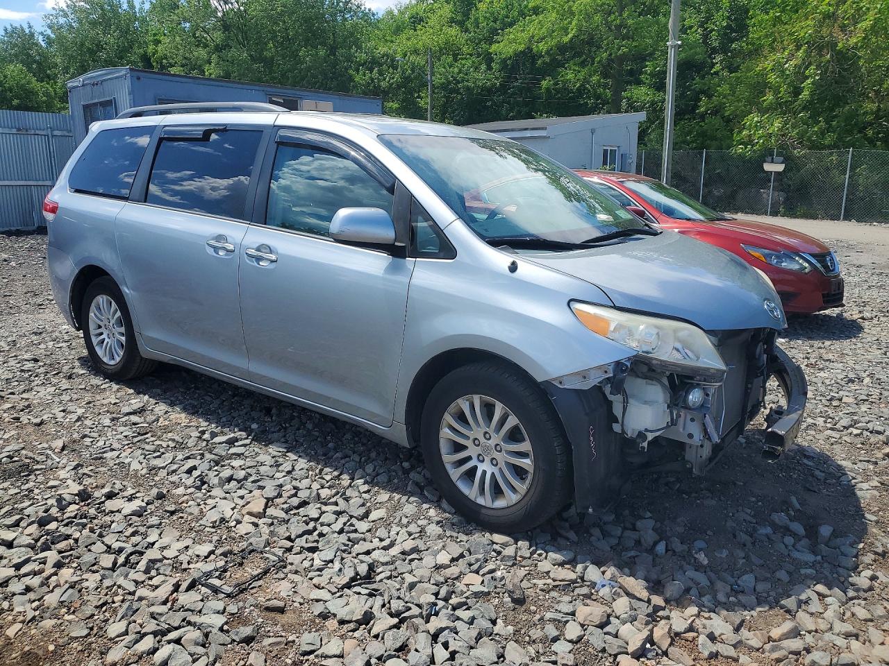 Toyota Sienna Xle 8-passenger