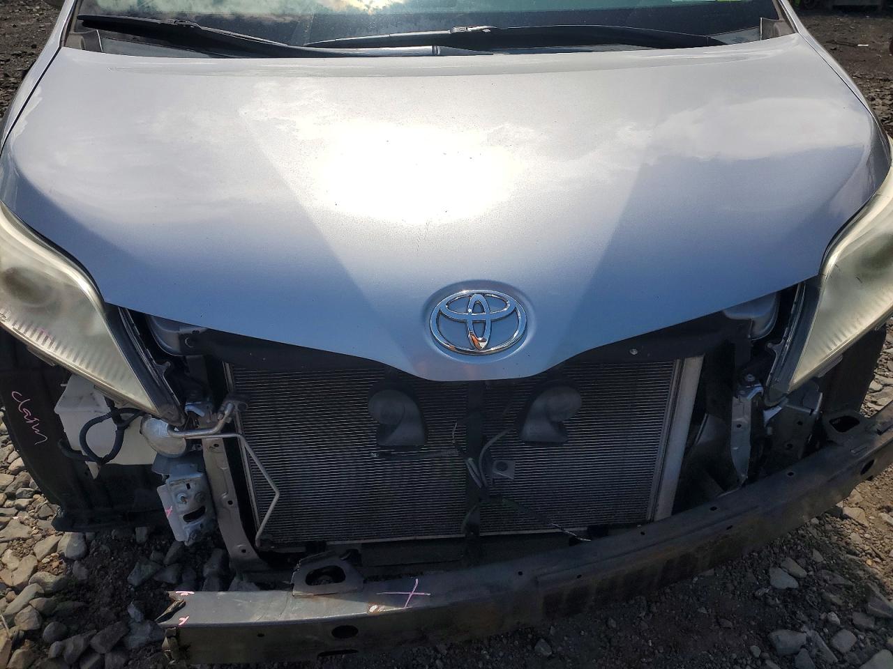 Toyota Sienna Xle 8-passenger