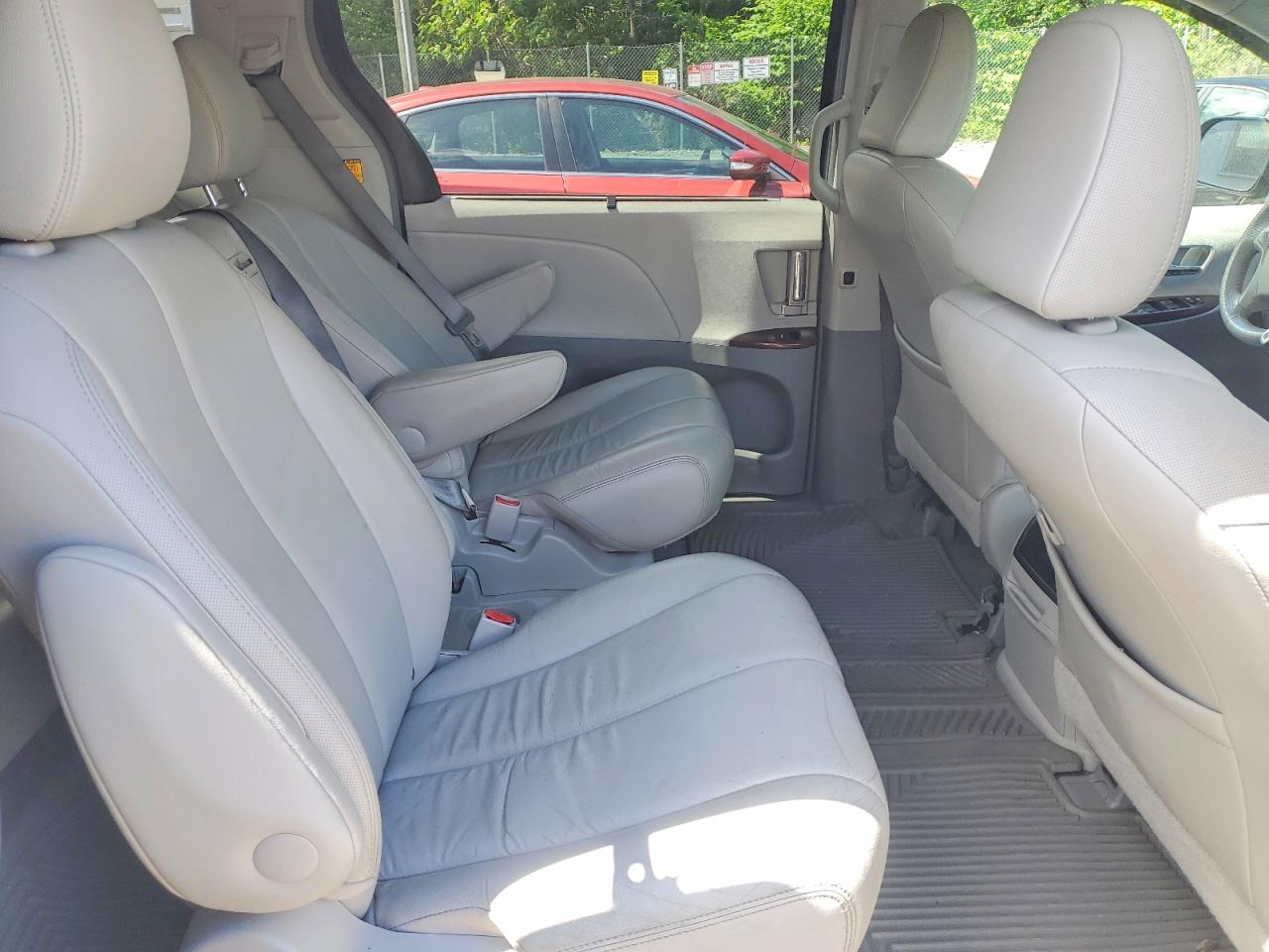 Toyota Sienna Xle 8-passenger