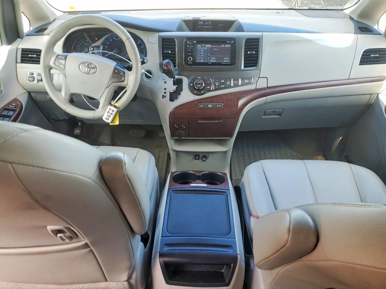 Toyota Sienna Xle 8-passenger