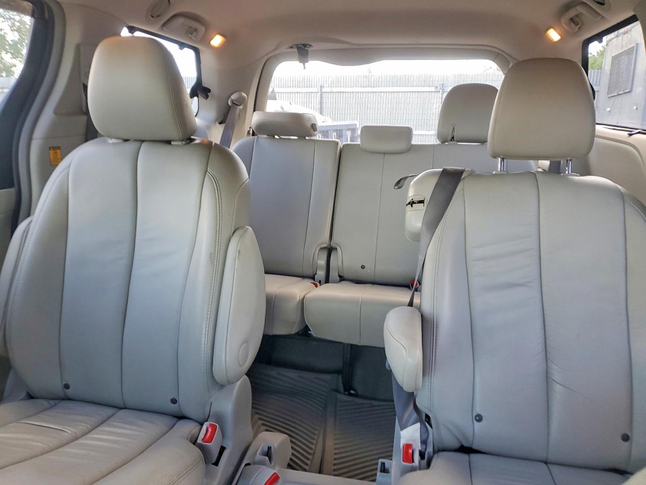 Toyota Sienna Xle 8-passenger