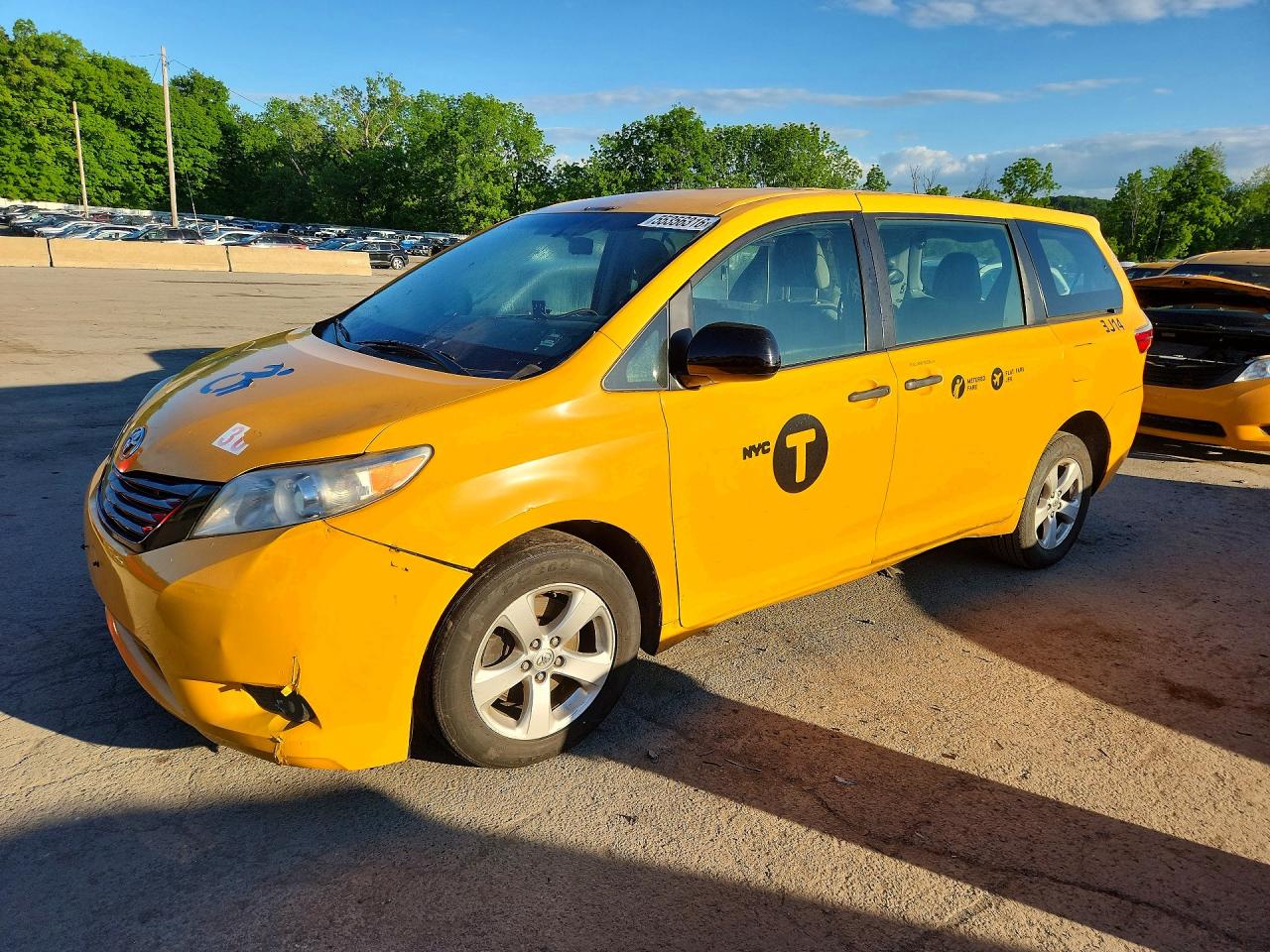 Salvage Toyota Sienna Image