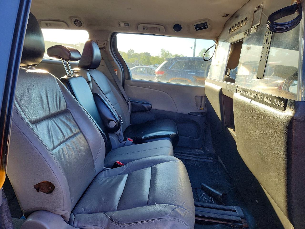 Toyota Sienna L 7-passenger