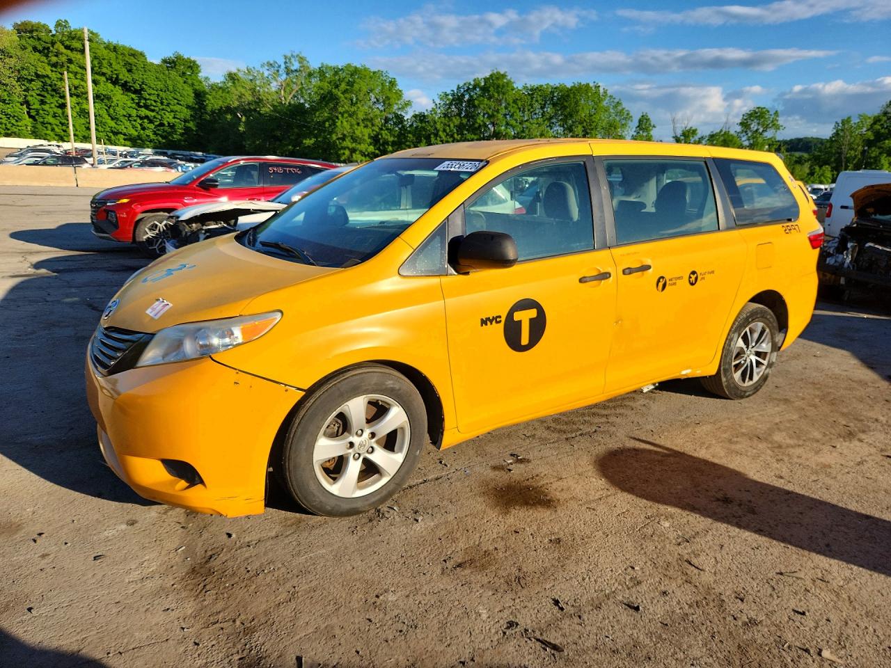 Salvage Toyota Sienna Image