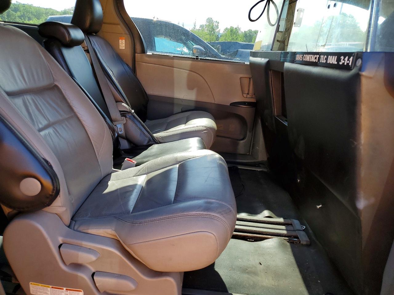 Toyota Sienna Le
