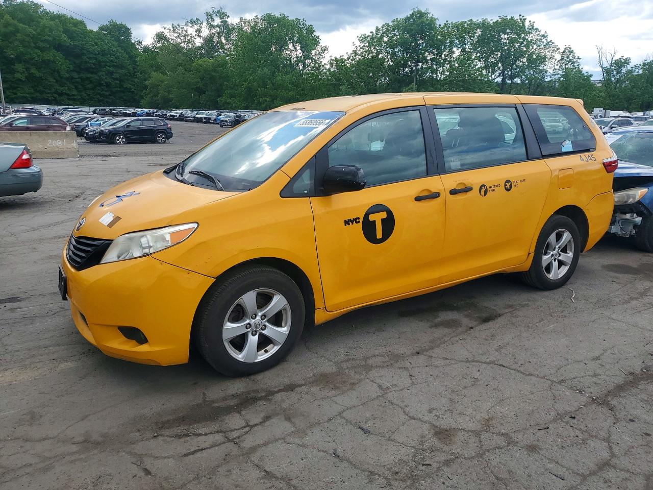 Salvage Toyota Sienna Image