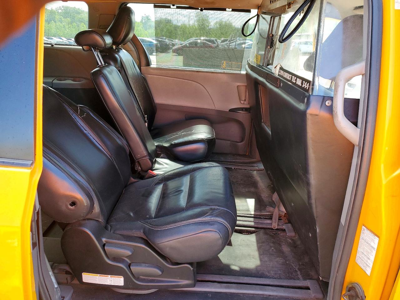Toyota Sienna Le