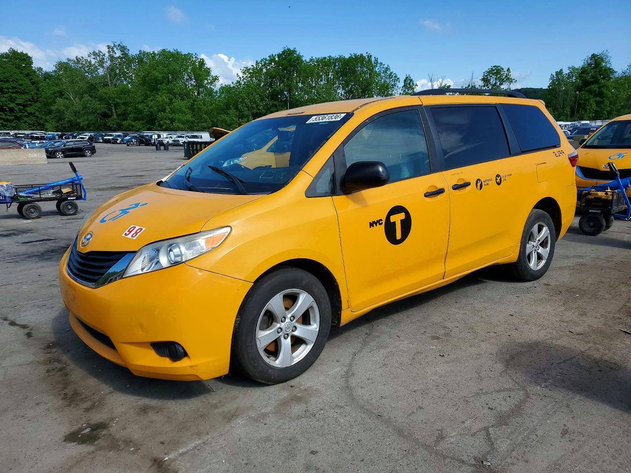 Salvage Toyota Sienna Image