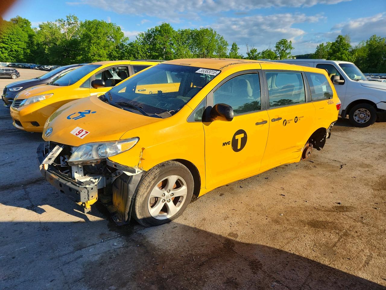 Salvage Toyota Sienna Image