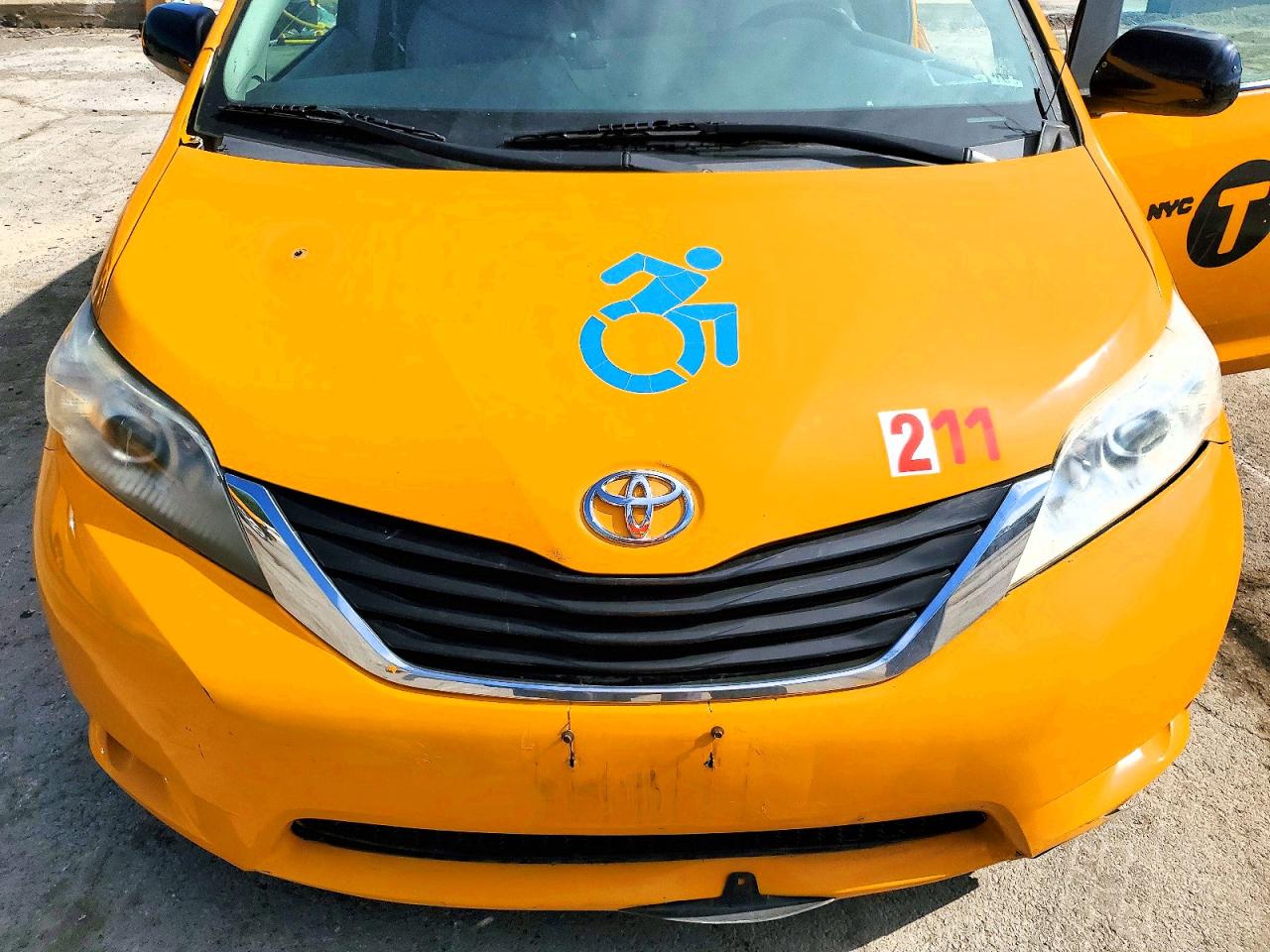 Toyota Sienna Le