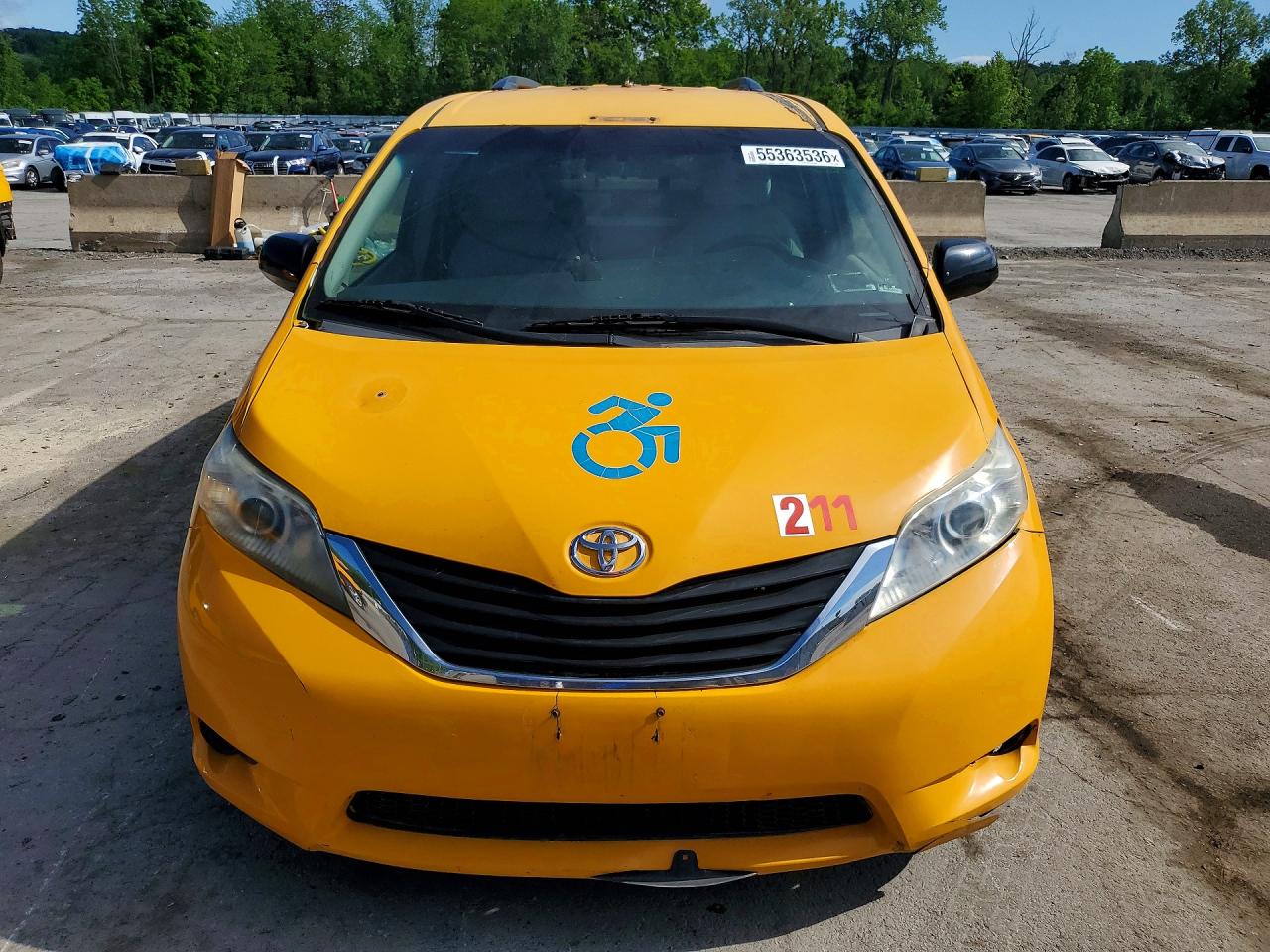 Toyota Sienna Le