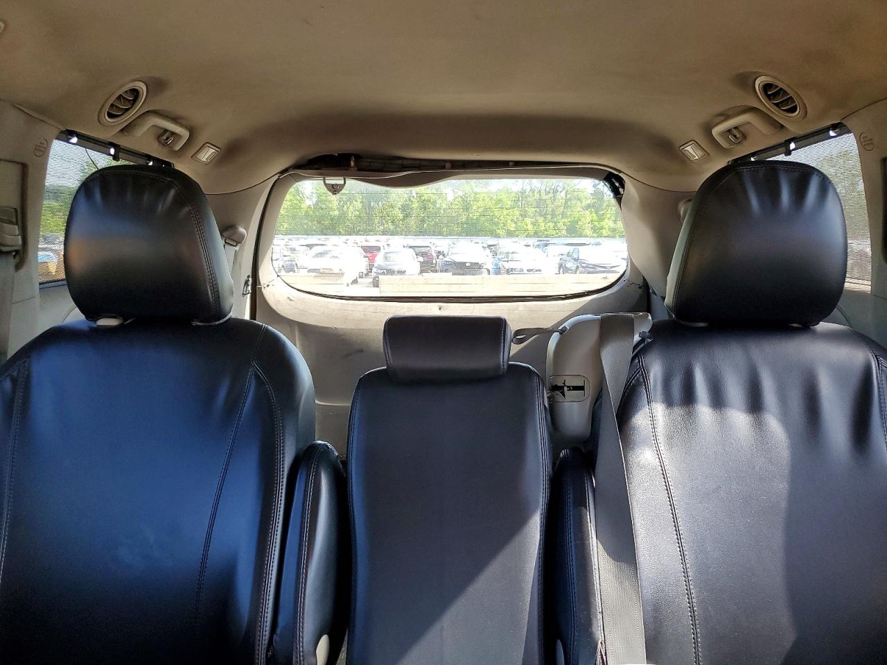 Toyota Sienna Le