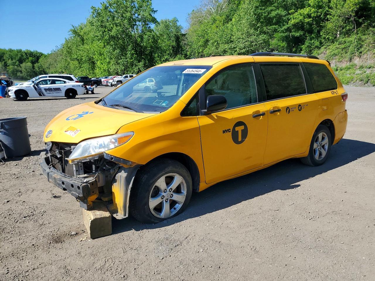 Salvage Toyota Sienna Image