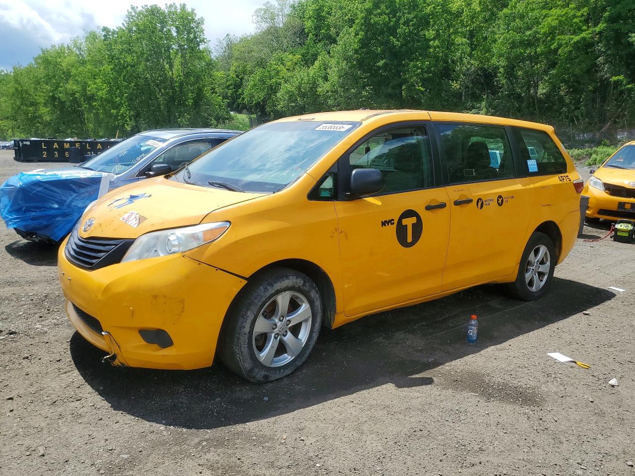 Salvage Toyota Sienna Image
