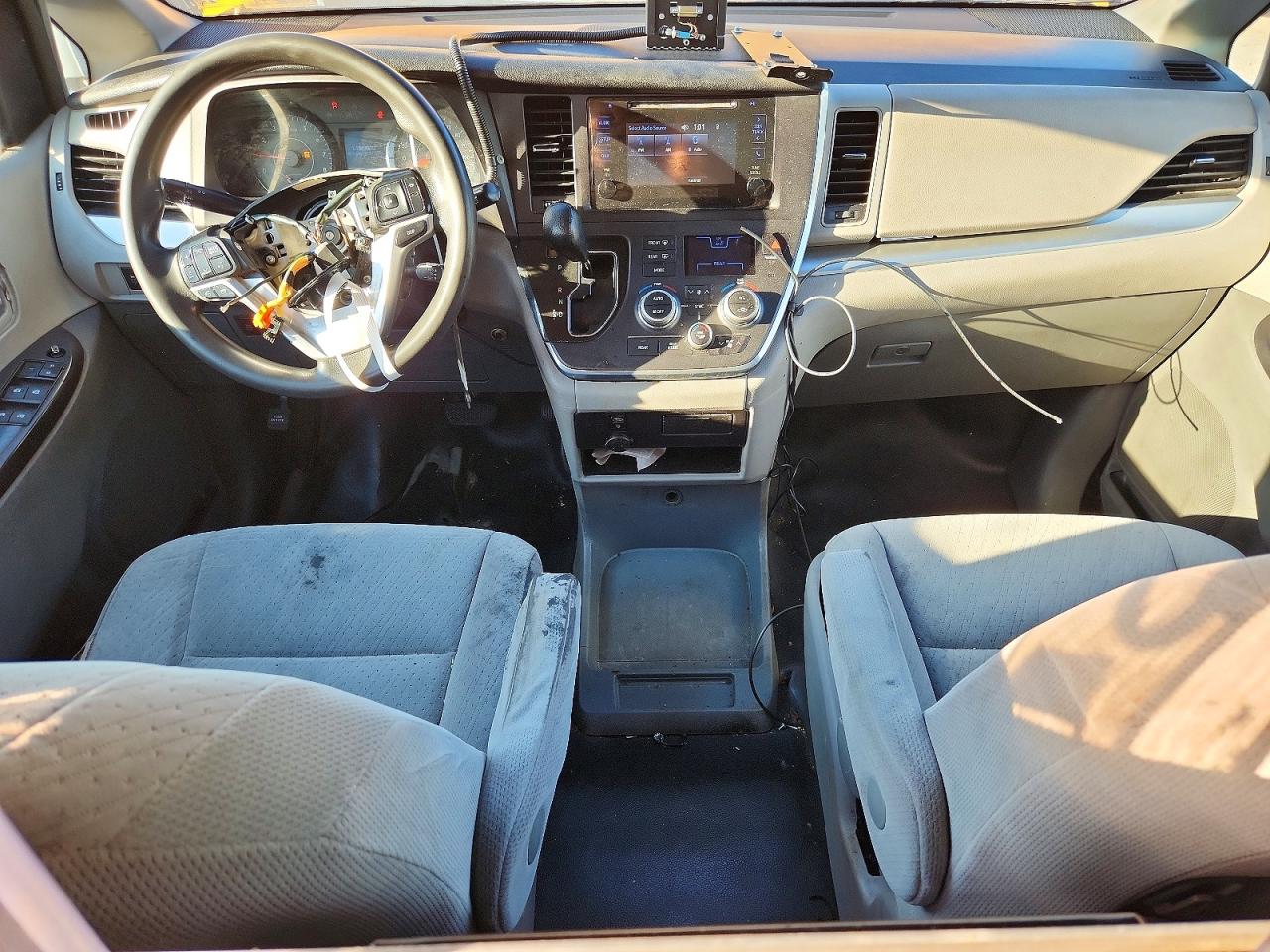 Toyota Sienna Le