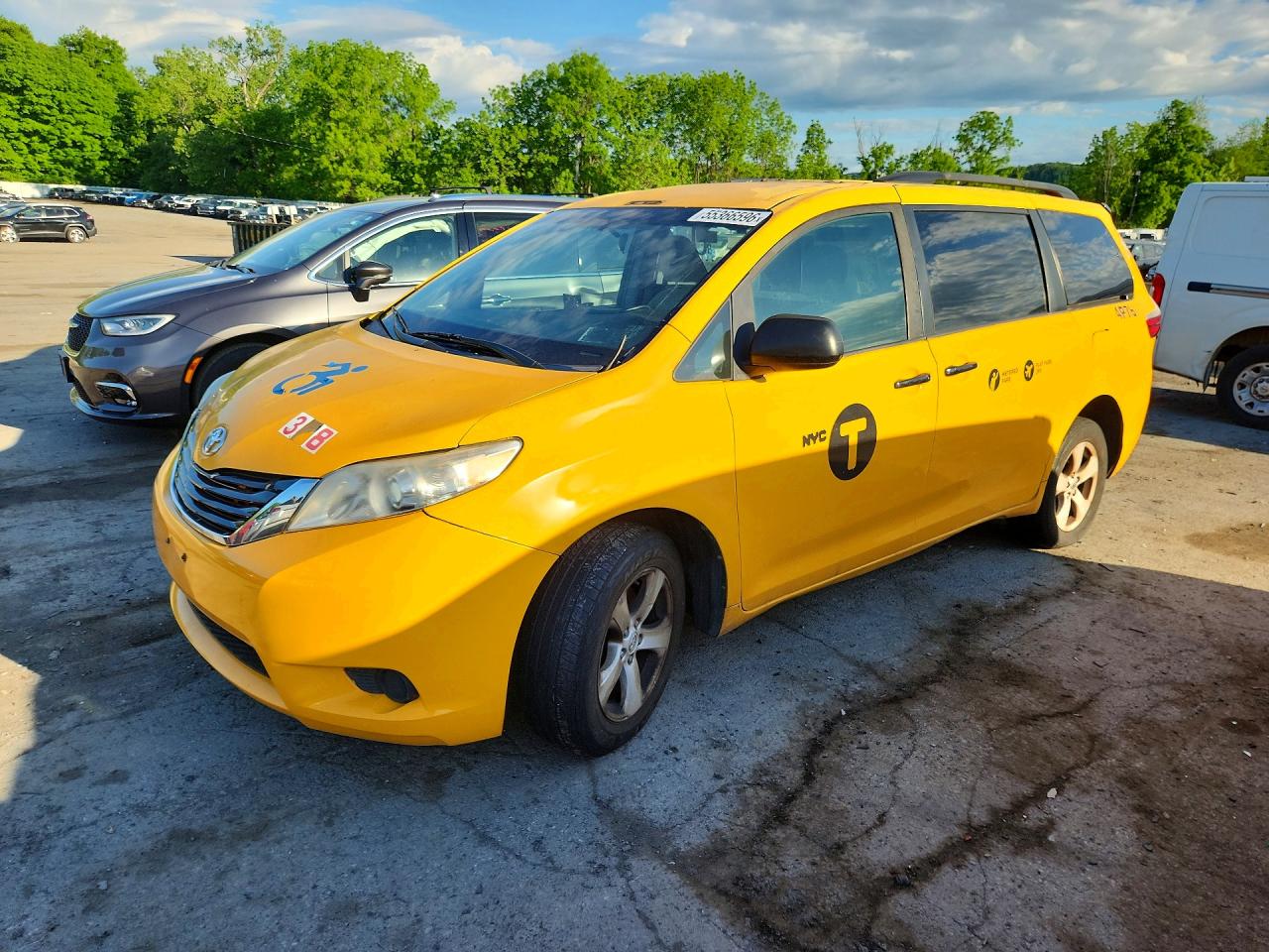Salvage Toyota Sienna Image