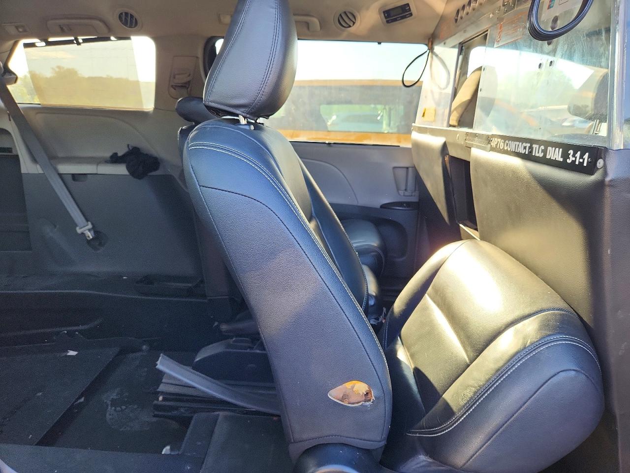 Toyota Sienna Le