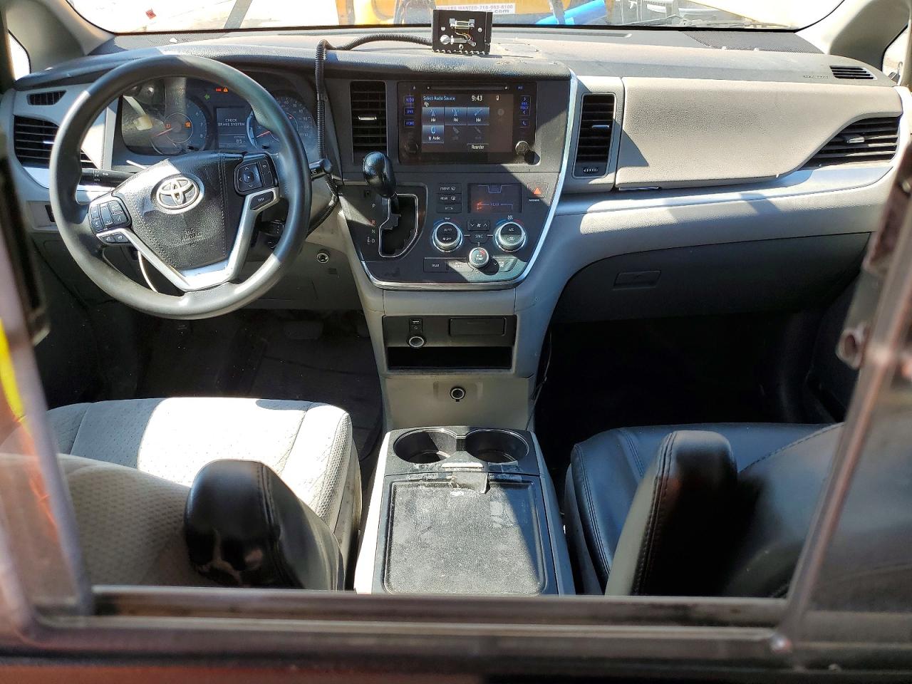 Toyota Sienna Le