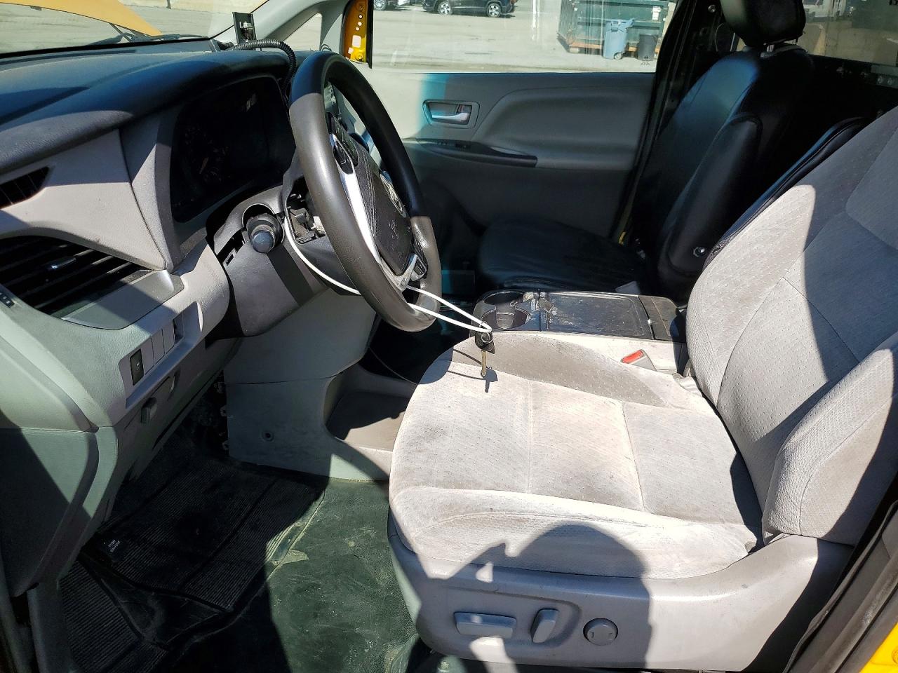 Toyota Sienna Le
