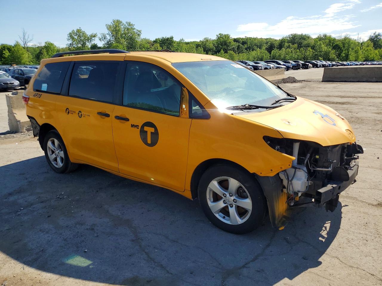 Toyota Sienna Le
