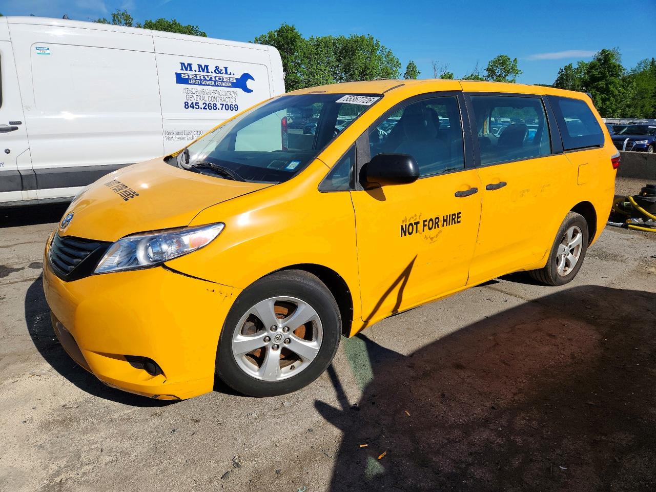 Salvage Toyota Sienna Image