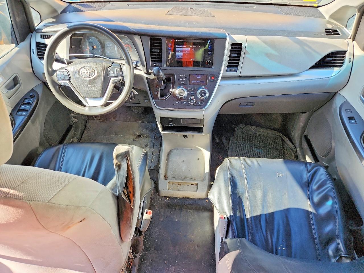 Toyota Sienna Le