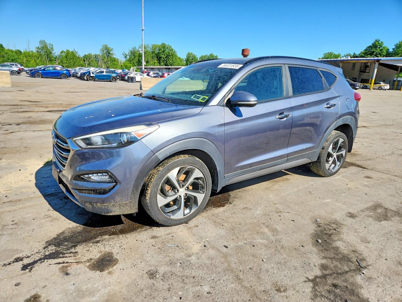 Salvage Hyundai TUCSON Image